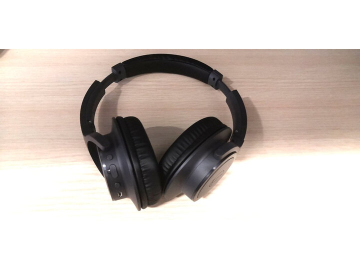 请问铁三角athsr30bt和森海塞尔hd4.40哪个好？比较区别是？