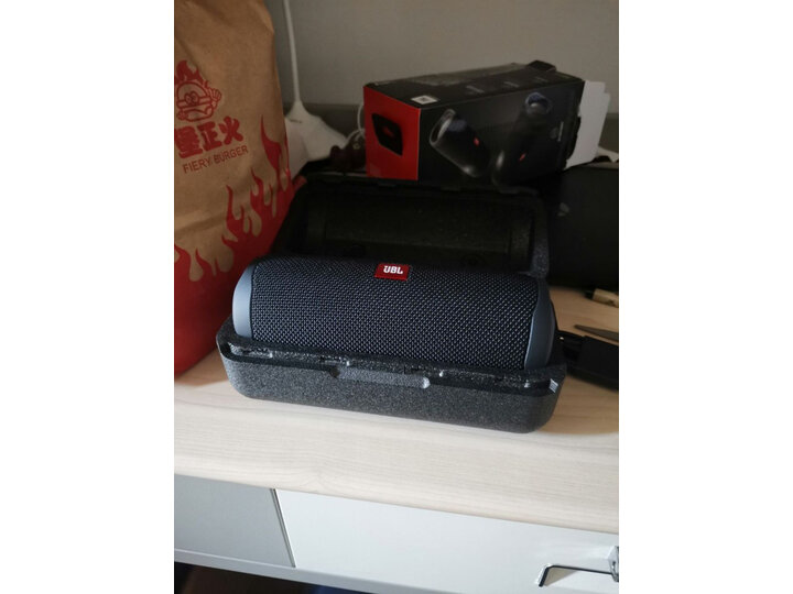 解析jbl flip5和charge4哪个好？谈谈有什么区别？