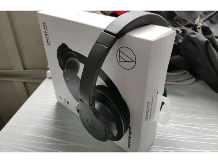 请问铁三角athsr30bt和森海塞尔hd4.40哪个好？比较区别是？
