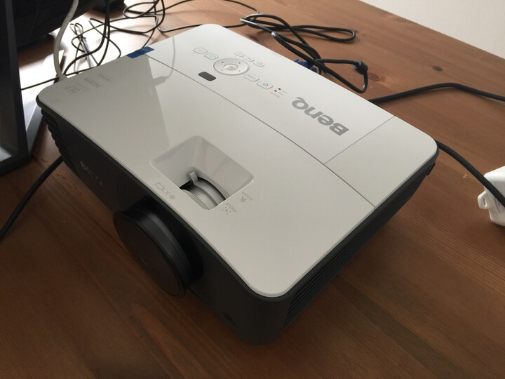 分析明基au716n和极米pro哪个好？点评区别如何？