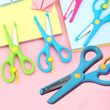 叁沃 儿童剪刀安全手工塑料剪幼儿园手工diy剪纸用弹力防夹小剪 塑料剪刀颜色混发1把