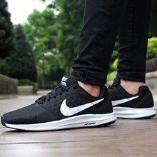 耐克（NIKE）跑步鞋黑白潮流新款852459-002 