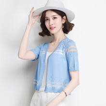 微胖女神，短款襯衫讓你賺足眼球