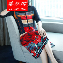 純色連衣裙，打造優(yōu)雅女人味！