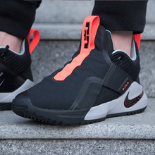 耐克（NIKE）籃球鞋AO2920-001詹姆斯使節(jié)11 42