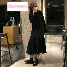 復古圖翻領(lǐng)連衣裙