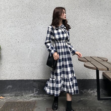 領(lǐng)口系帶連衣裙