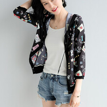 寬松印花外套，打造優(yōu)雅型男