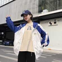 蝴蝶結(jié)風(fēng)衣，微胖女孩的時(shí)尚之選