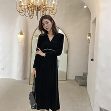 純色小黑裙，打造優(yōu)雅女人味