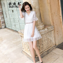 純色連衣裙，穿出你的優(yōu)雅小仙女