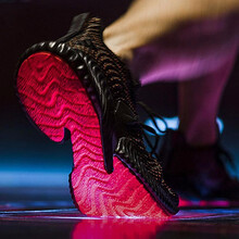 阿迪達(dá)斯（Adidas）跑步鞋D96536/Bounce/黑紅 