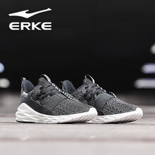 鴻星爾克白色跑鞋