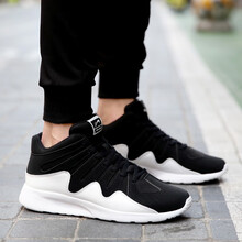 貴人鳥(niǎo)跑步鞋黑色/白色（皮面） 