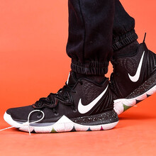 耐克（NIKE）籃球鞋AO2919-901（歐文5黑白） 
