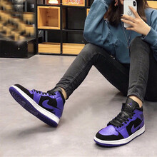 耐克（NIKE）籃球鞋AJ1黑紫腳趾554725-051 36
