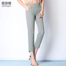 減齡小白背帶，穿出活力少女范