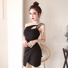 純色露肩連衣裙，打造浪漫小仙女