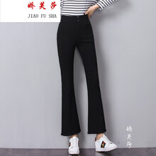 時(shí)尚小白鞋，打造都市女人味