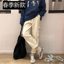 修身牛仔背帶褲，穿出你的氣質(zhì)范