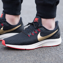 耐克（NIKE）跑步鞋942851-018/金色LOGO 