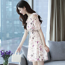 優(yōu)雅小性感，條紋裙穿出氣質(zhì)范