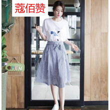 圓領(lǐng)連衣裙，打造優(yōu)雅氣質(zhì)范