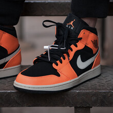 耐克（NIKE）籃球鞋554724-062  AJ1小扣碎黑橙  42.5