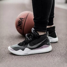 耐克Nike籃球鞋AR4230-001(偏小1碼） 