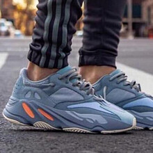 阿迪達斯（Adidas）跑步鞋EG7597/Yeezy 700 