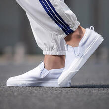 adidas板鞋CQ3103亮白 
