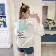 百搭時(shí)尚條紋外套，穿出青春活力