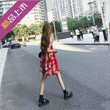 純色連衣裙，塑造曼妙身姿