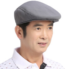 格子鴨舌帽男
