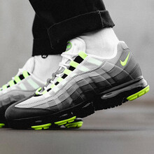 耐克（NIKE）跑步鞋AJ7292-001 