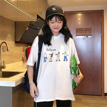 女生白色棉服
