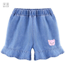小女孩牛仔短褲