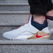 耐克（NIKE）籃球鞋AO2920-002 詹姆斯使節11/白色 