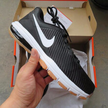耐克（NIKE）跑步鞋869633-012/黑色 