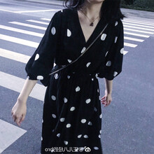 簡(jiǎn)約風(fēng)小白裙，打造優(yōu)雅氣質(zhì)范