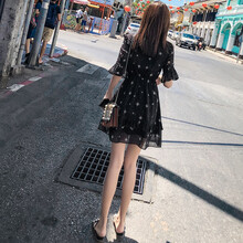 純色燈籠袖裙，打造優(yōu)雅小仙女