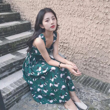 純色連衣裙，打造你的小性感
