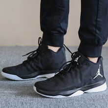 耐克（NIKE）籃球鞋910209-012實戰(zhàn)/黑色 