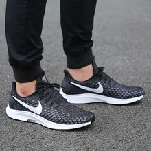 耐克（NIKE）跑步鞋942851-001/黑色白勾Pegasus 35 