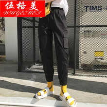修身高腰牛仔褲，塑造性感小鮮肉