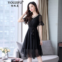 純色系連衣裙，打造優(yōu)雅小仙女