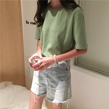 純色短袖上衣，打造優(yōu)雅小臉