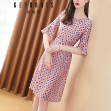 純色小胸裙，打造優(yōu)雅女人味