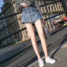 一字半身裙，讓你的美腿兩不誤