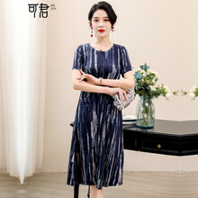 清新碎花連衣裙，打造優(yōu)雅女神